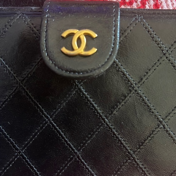 CHANEL interlocking kiss lock CC logo leather quilted wallet - Picture 8 of 17